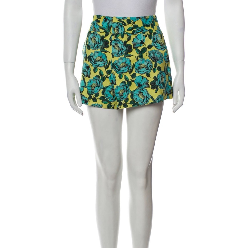 Alice + Olivia floral print shorts. Stunning